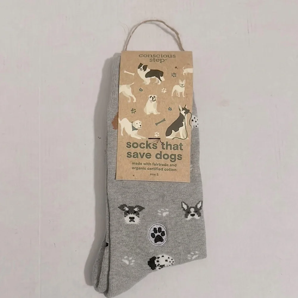 Conscious Step Gray Dog Print Socks small unisex